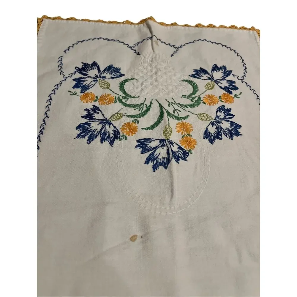 Vtg Ivory Embroidered Floral Linen Cotton Blend Crochet Edging Table Runner 38”
